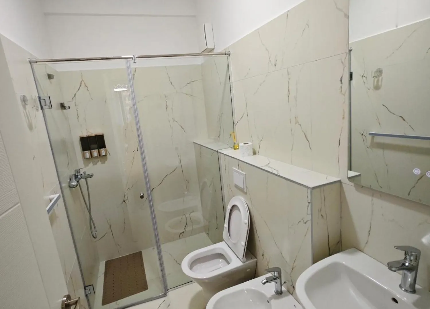 Vasil Gjika Apartment 2 地拉那
